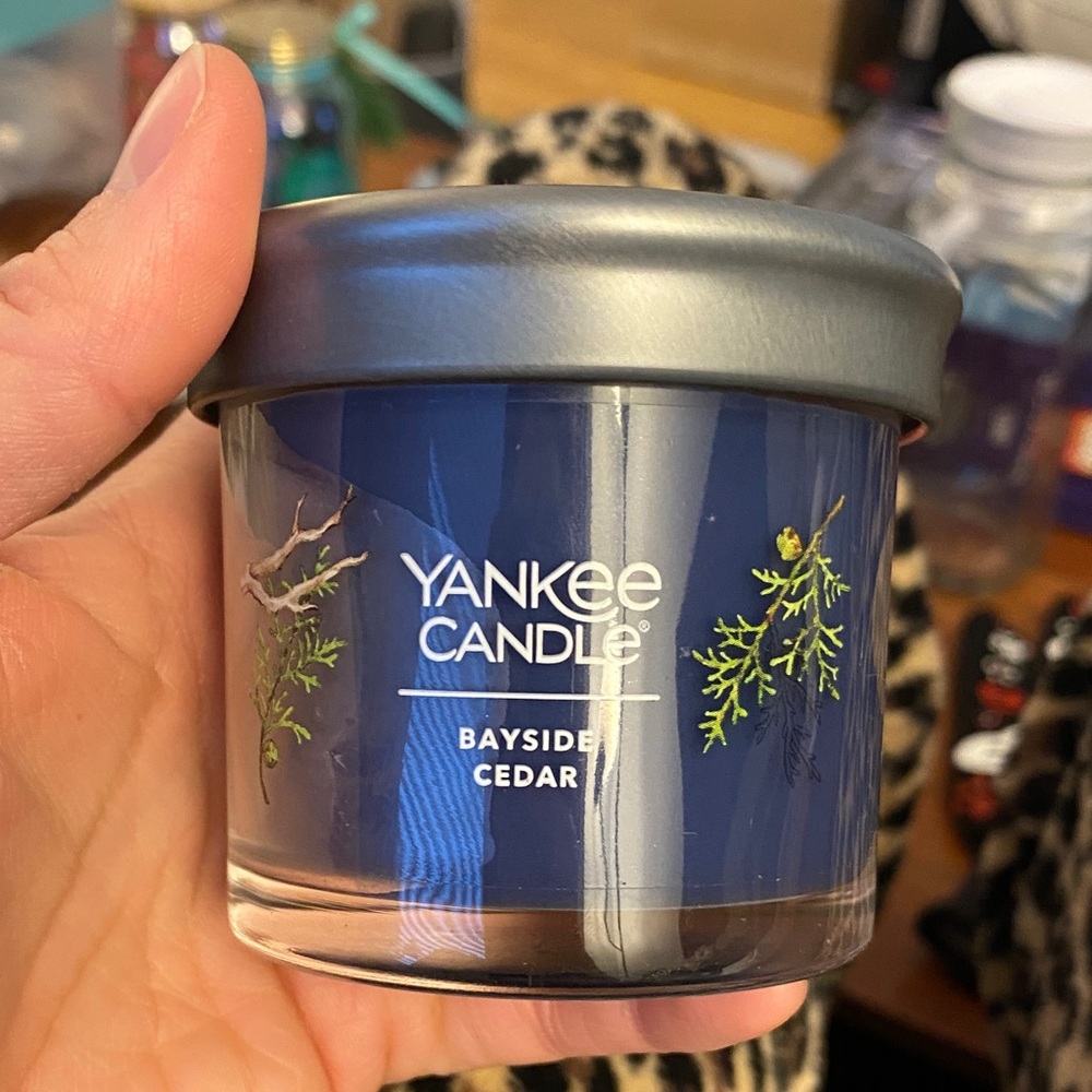 DONATED - Yankee Candle - Bayside Cedar